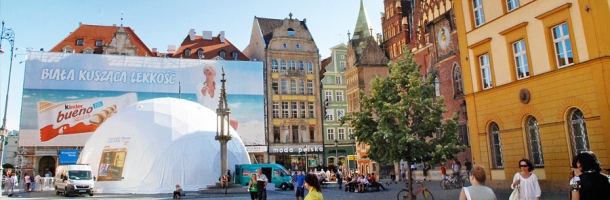 Namiot sferyczny w centrum miasta Wrocław
