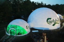 Namioty kuliste głównego sponsora Przystanku Woodstock - Carlsberg Polsk